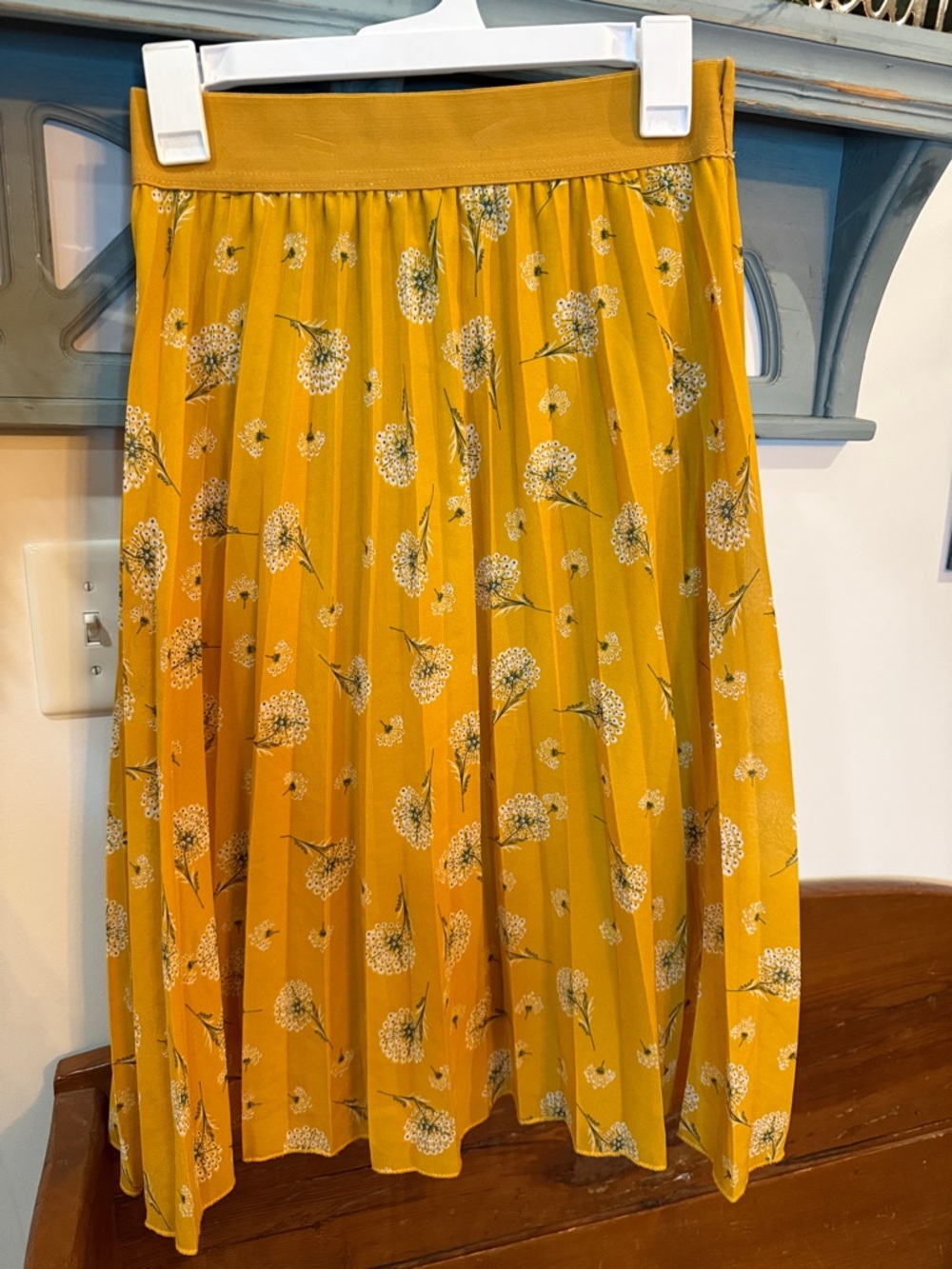 Metro Wear Yellow Floral A-Line Pleated Skirt in polyester